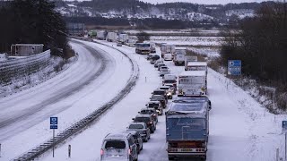 Pioggia e neve bloccano lEuropa settentrionale allerta maltempo anche in Italia [upl. by Castillo540]