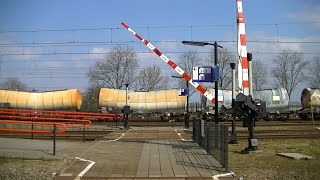 Spoorwegovergang Lage Zwaluwe  Dutch railroad crossing [upl. by Skelton]