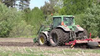 4K John Deere 6430 med Tallriksharv Carrier 420 18 Maj 2024 [upl. by Lledrev]