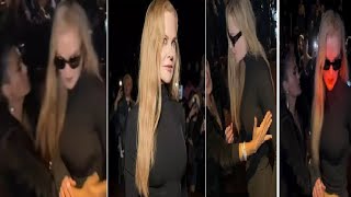 🔴Gros malaise au défilé Balenciaga Nicole Kidman repousse sèchement Salma Hayek face caméra✔ VIP [upl. by Bohon]