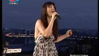 Hande Yener Kibir Live  Boğaziçi nden [upl. by Conlon]