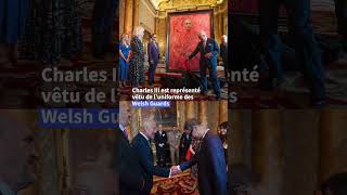 Charles III dévoile son nouveau portrait officiel [upl. by Ahsata]