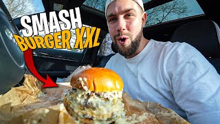 Je dévore un smash burger XXL dégoulinant de fromage dans ma voiture [upl. by Kalli858]