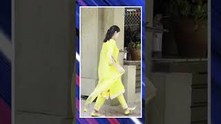 Raksha Bandhan 2024 Sara Ali Khan Spotted Arriving At Saif Ali Khans House [upl. by Sileray88]