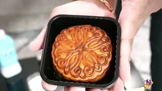 I Choked On a Mooncake foodiechinesemooncakemidautumnfestivaltrendingpopulartrendingvideo [upl. by Colver645]