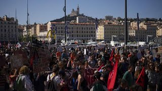 La Fête du travail en manifestant  des cortèges et des revendications [upl. by Willock]