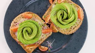 Avocado op toast  Allerhande [upl. by Annel]