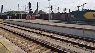 Medway Class 5600  5625 arriving Campanha Station on 270523 [upl. by Anircam795]