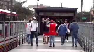 Pelea de Barras Bravas de Santafé y Millonarios en Transmilenio [upl. by Arodoet412]