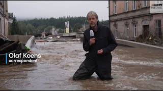 Olaf Koens in overstroomd gebied Vanmorgen reden hier nog autos nu varen er boten [upl. by Behka239]