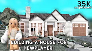 BUILDING A HOUSE FOR NEW BLOXBURG PLAYER Cheap Aesthetic No gamepass Home  speedbuild amp tour 35k ✨ [upl. by Larochelle]