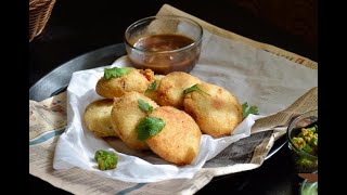 सूजी और प्याज़ की करारी कचौड़ी  Crispy Aaloo amp Suji Kachori with onion stuffing [upl. by Aihtnys908]