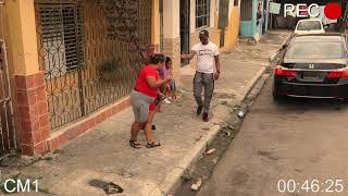 CAMARA CAPTA MOMENTO DONDE UN HOMBRE SE ROBA UN NIÑO DEL FRENTE DE SU CASA IMPACTANTE SITUACION [upl. by Nariko252]