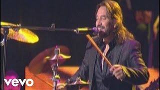 Marco Antonio Solís  M�s Que Tu Amigo Live [upl. by Fabiano]