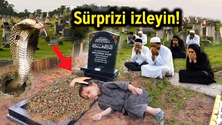 Küçük Çocuk Vefat Eden Annesinin Mezarı Başında Uyudu Gece Olunca Herkesi Şok Eden Bir Şey Buldu [upl. by Beverlie633]