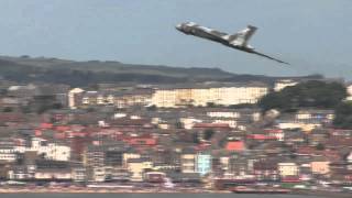 Avro Vulcan XH558 Over Scarborough [upl. by Airalednac]