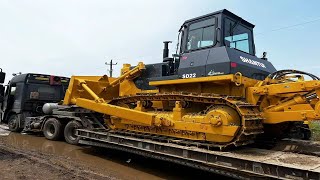 KOBELCO SK140LC 11 14Tons Excavator Loading Truck mctCat [upl. by Enyrhtac]