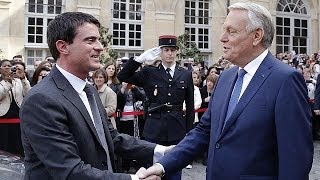 Staffetta a Matignon il premier uscente cede il posto a Valls [upl. by Barrada302]