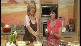 Annabel Langbein makes OneMinute Trifle and Parfait on Good Morning 2008 [upl. by My]