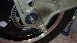 Stuck swingarm during rear tyre removal of Vespa 300 GTS [upl. by Yablon]