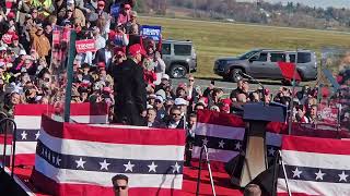 Donald Trumps Entrance 🇺🇲 11324📍Lititz PA [upl. by Nnybor989]