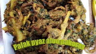 Jhatpat pyaz Aloo palak Kay pakoray [upl. by Ransom]