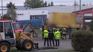 LKW Fahrer verunglückt nach gesundheitlichen Problemen [upl. by Larrie519]