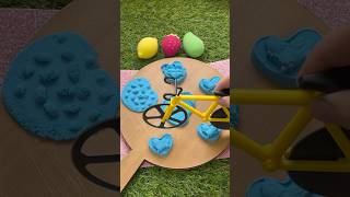 Kinetic sand Blue Hen with little fingers 🔵💙🚹🟦 foryou kinetic satisfying shorts [upl. by Nnylasor318]