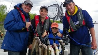 Pêche au doré sur le fleuve avec un jeune de la relève [upl. by Butch]