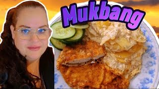 Mukbang  potatisgratäng paneradkyckling och gurka [upl. by Assirual]