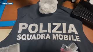 Arezzo 33enne arrestata per droga In casa aveva cocaina e strumenti per confezionare le dosi [upl. by Lauree671]