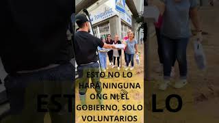 VALENCIA ENTREGA DE BOTAS A LOS VALENCIANOS POR VOLUNTARIOS PRECIOSO [upl. by Innep961]