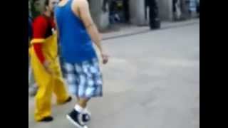 PAYASO SE ENOJA Y PELEA CON UN ESPECTADOR POR DECIRLE JOTO [upl. by Ahsiat677]