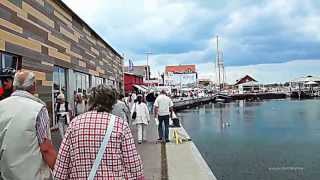 Urlaub an der Ostsee in Heiligenhafen im Fischerhafen ein Fischbrötchen bestellen und geniessen [upl. by Waylon278]