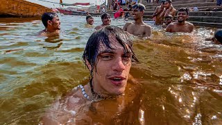 ME METO AL RIO MAS CONTAMINADO Y SAGRADO  VARANASI INDIA 🇮🇳 [upl. by Enerol]