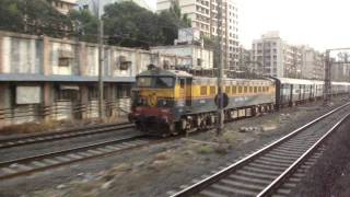 Indian RailwaysExciting Diesel vs Electric Parallel action in Mumbai [upl. by Taddeo]