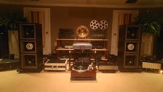 DIGITAL MUSIC PLAYBACK vs VINYL vs REEL TO REEL magnetic TAPE [upl. by Adnana]