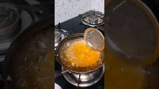 aloo ki sabzi puribahut hi testy lagti haiyoutubeshorts [upl. by Nemlaz14]