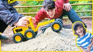 Toy Construction Truck Review  Tonka Grader [upl. by Einner]