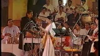 Lata Mangeshkar  Aye Mere Watan Ke Logo Live Performance [upl. by Bergmann]