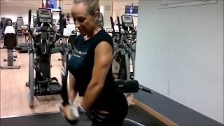 Extensiones de Triceps con cuerda en polea alta  Brazos en forma con Susana Alonso Fit [upl. by Arrej]