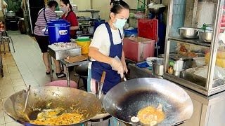 Asian Master Chef Cooks The Unique Crab Pad Thai and Crab Omelette  Thai Street Food [upl. by Lanza712]