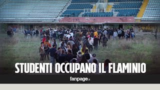 Studenti occupano lo Stadio Flaminio di Roma per la festa quotNotte scomodaquot sgomberati dalla polizia [upl. by Prescott]