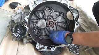 Golf 6 14 TSI Kupplung wechseln Clutch replacement [upl. by Dirrej]