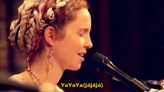 Ajeet Kaur feat Esra Lands and Raffa Martinez cantando Kiss the Earth La Luna [upl. by Domingo]