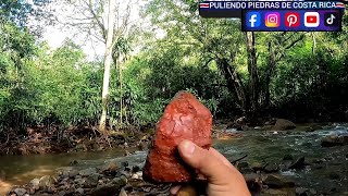 Buscando rocas en Costa Rica para hacer artesanías [upl. by Alyam]