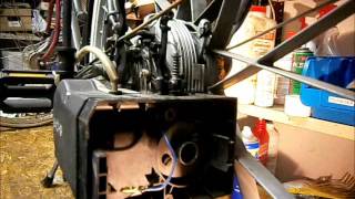 Vergaser ausbauen  Reparaturvideo wwwhilfsmotoreu Saxonette [upl. by Evanthe]