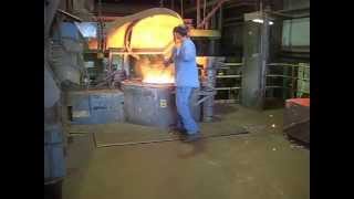 Gartland Foundry  Slagging off Furnace [upl. by Enilekaj]