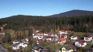 Luftaufnahmen von Zwiesel mit höchster Kirche im Bayerischen Wald [upl. by Tarr]