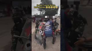 Reaksi Tukang Bakso Saat Balik Satuan 🤣 tni tniad ngakak [upl. by Enenej]